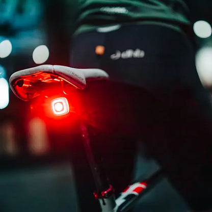 Lanterna Pisca Inteligente Magicshine Seemee 150 Lumens Ipx6
